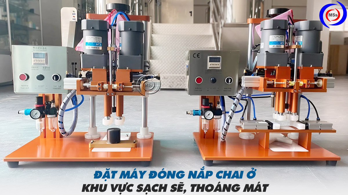 đặt máy đóng nắp chai ở khu vực sạch sẽ
