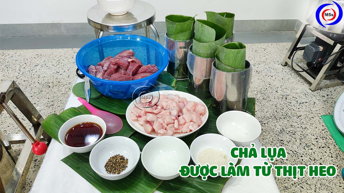 Chả lụa làm từ gì