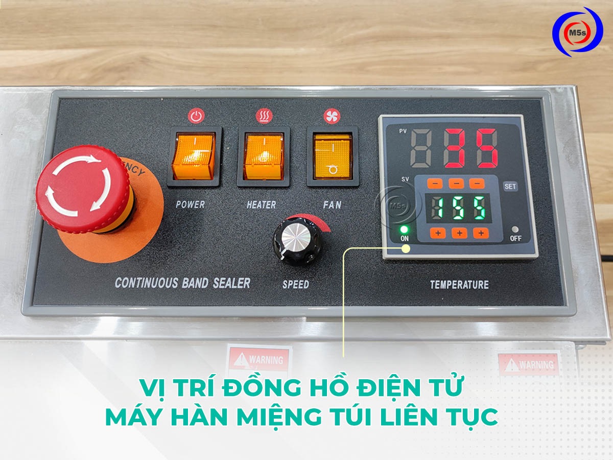 Đông hồ gia nhiệt trên bảng điều khiển của máy hàn túi