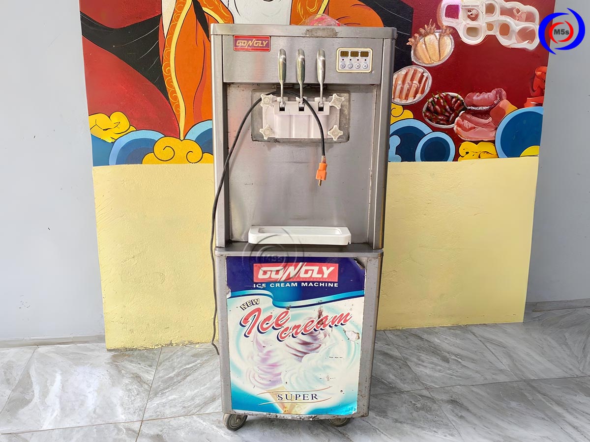 Hình máy làm kem tươi cũ