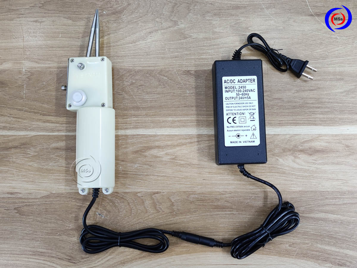 Kết nối nguồn Adapter 24V với máy nhổ lông măng vịt cầm tay