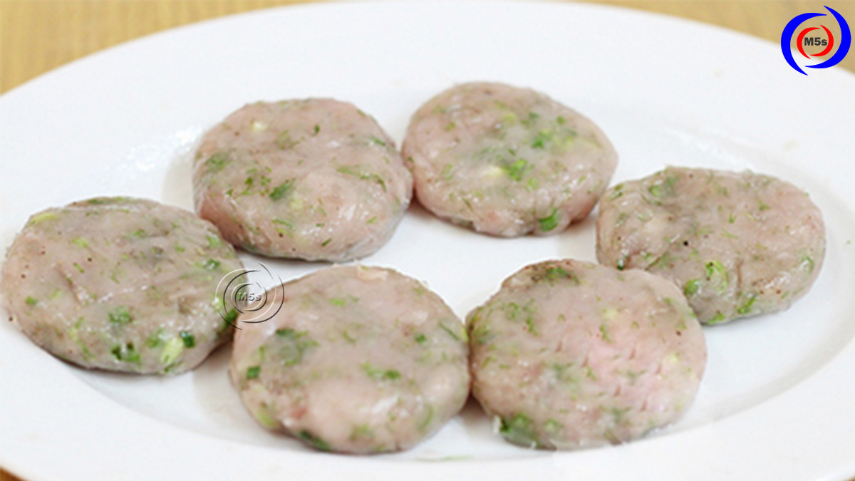 Nặn chả cá