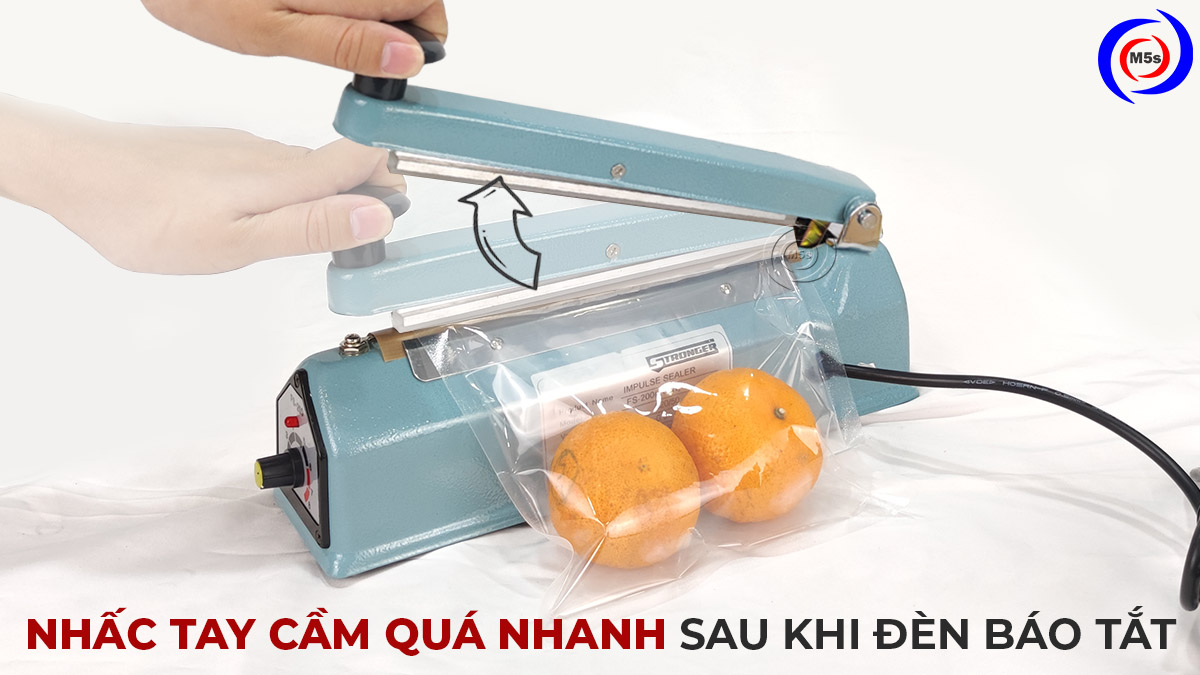 nhấc cần gạt quá nhanh ngay sau khi đèn tắt nhấc cần gạt quá nhanh ngay sau khi đèn tắt