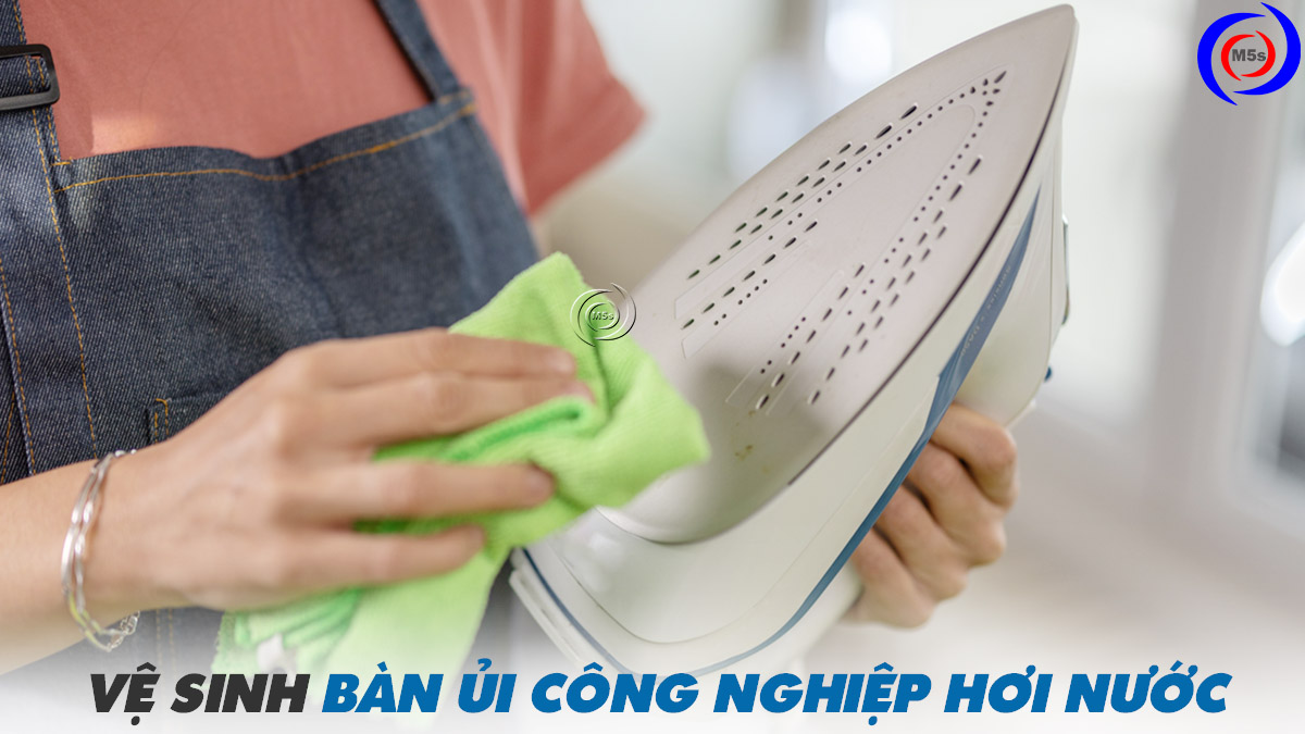 Vệ sinh bàn ủi công nghiệp 