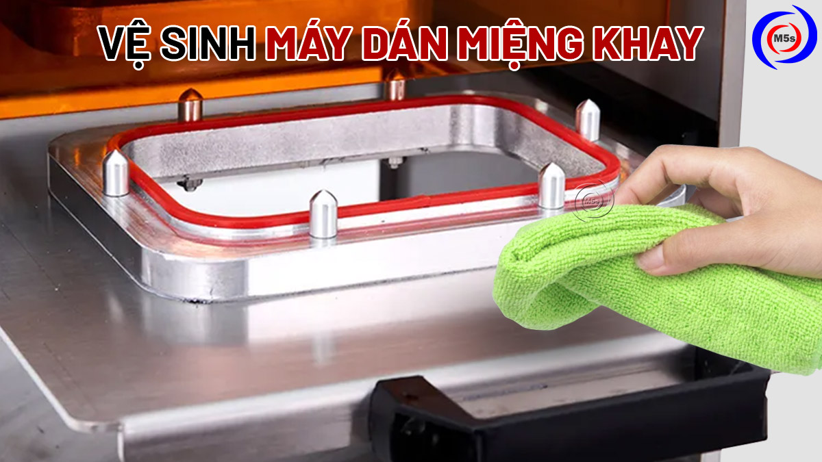 vệ sinh máy dán miệng khay